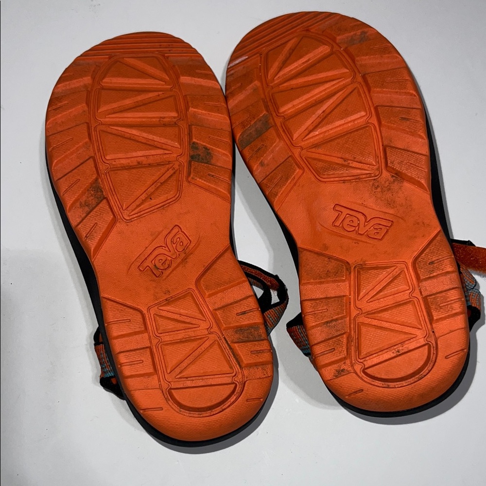 Kids Teva Orange and Black Strappy Sandals size 2 - Picture 6 of 7